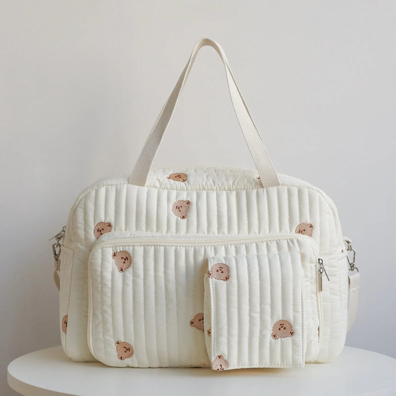 Grand sac à langer avec motif sur table