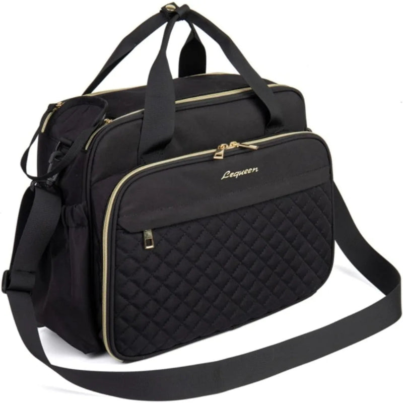 Grand sac à langer noir sur fond blanc