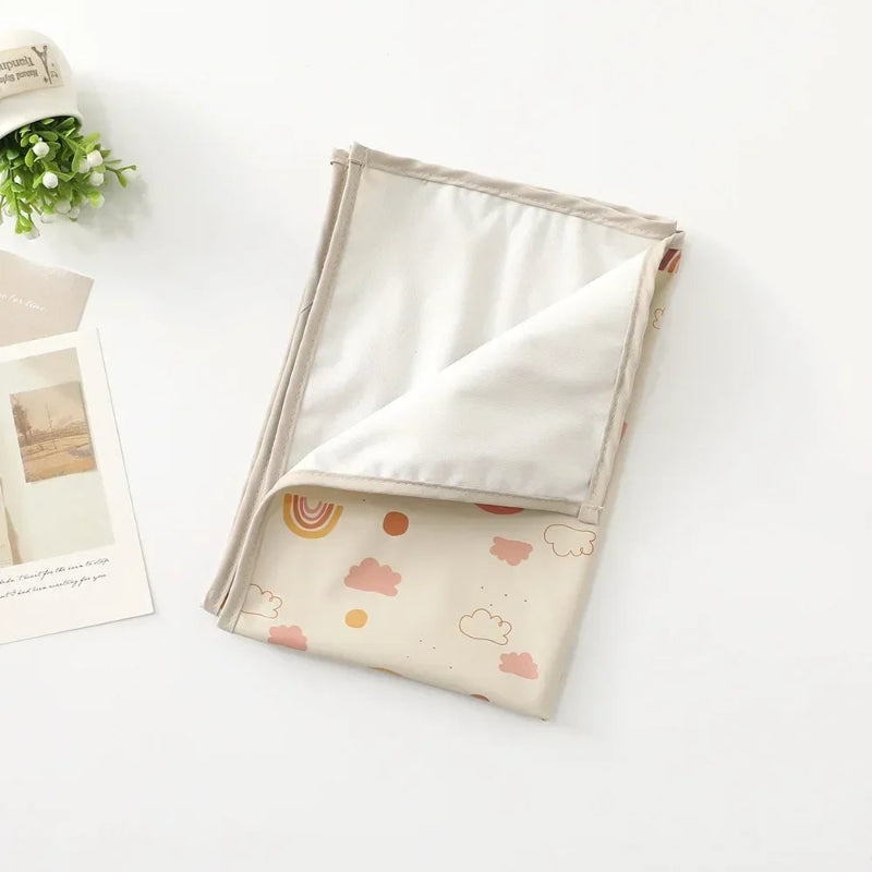 Matelas bébé à langer avec motifs arc-en-ciel