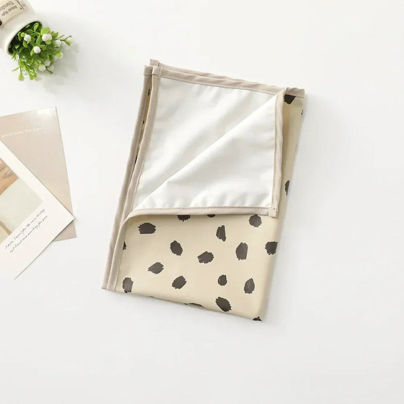 Matelas bébé à langer avec motifs points noir