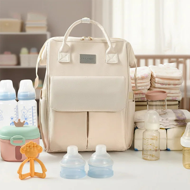Sac à dos à langer beige avec accessoires