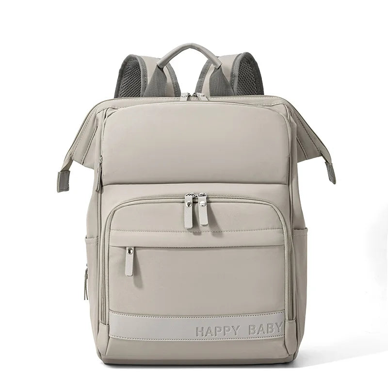 Sac a dos sac a langer sur un fond blanc