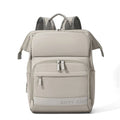 Sac a dos sac a langer sur un fond blanc
