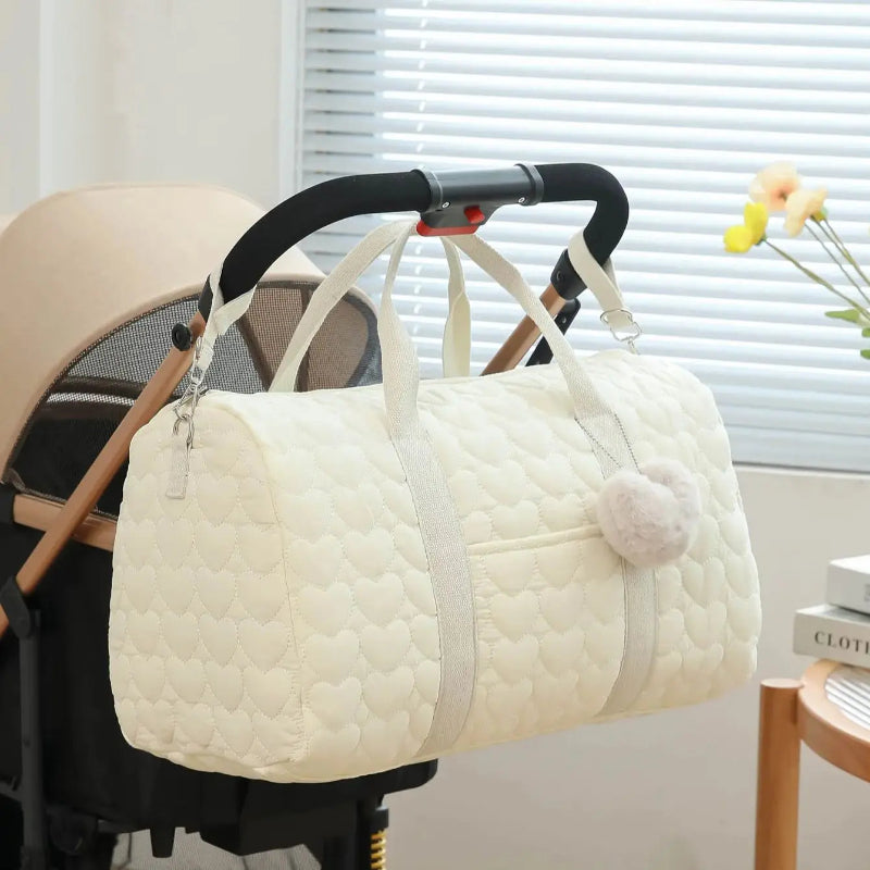 Grand sac à langer beige sur une poussette
