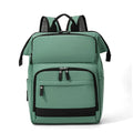 Sac à langer vert sur fond blanc