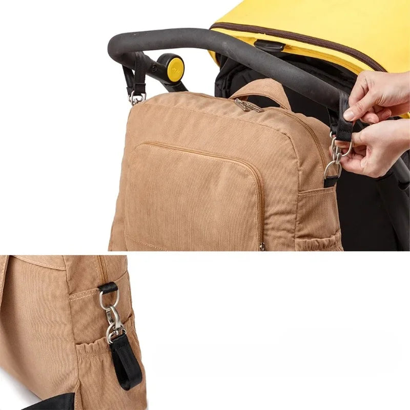 Sac à couche marron attaché à une poussette